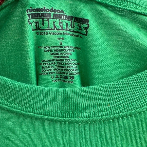 Teenage Mutant Ninja Turtles Michelangelo “Mikey” T-shirt with cape and mask - Picture 3 of 10